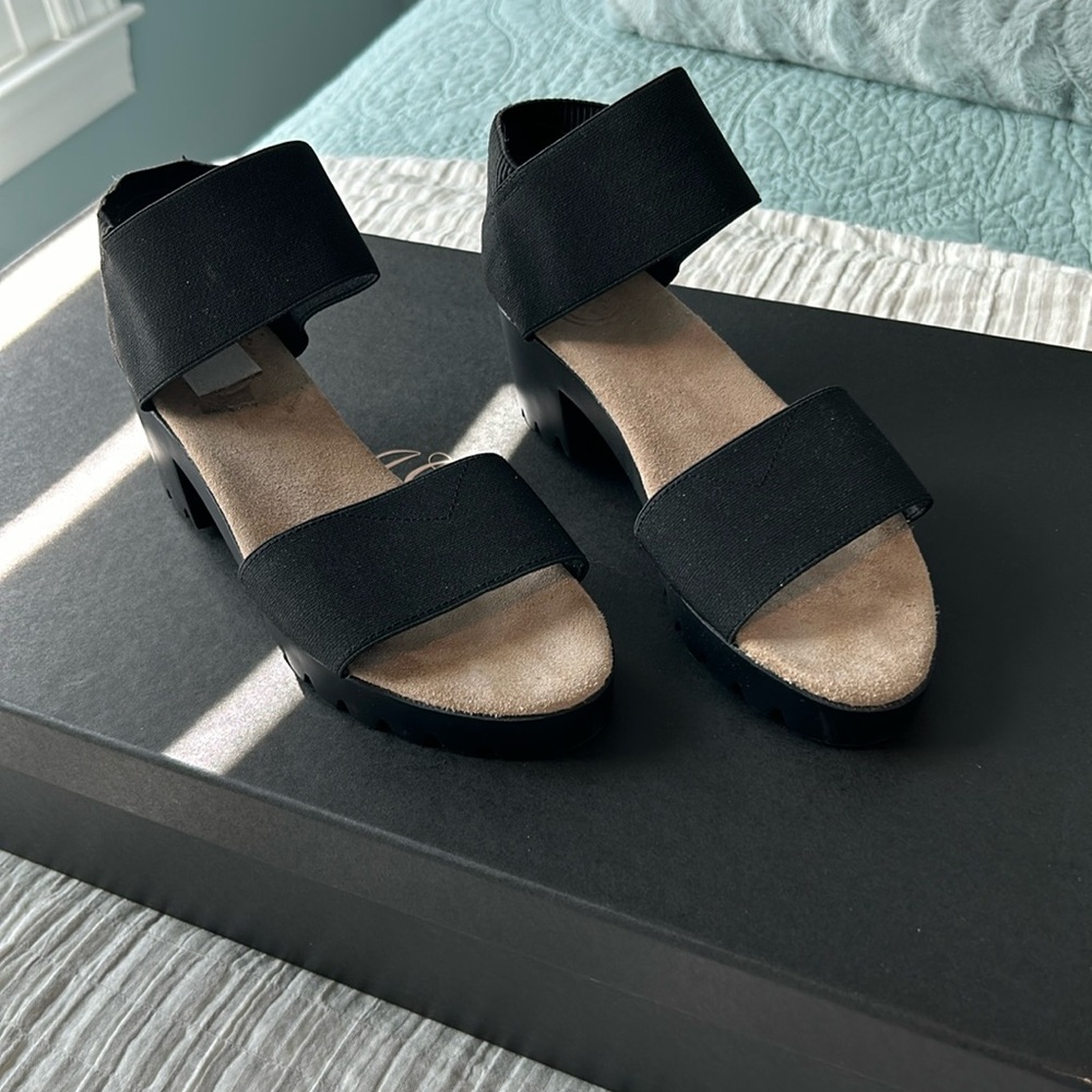 Black Charleston shoe company